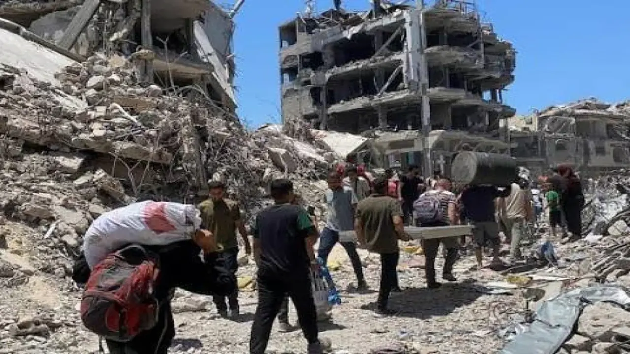 استشهاد 3 فلسطينيين في قصف إسرائيلي استهدف منطقة المزرعة بدير البلح